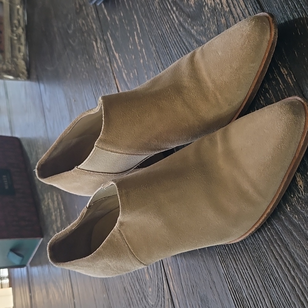 Vince Hamilton Booties in Coco Suede Size 8 - Picture 10 of 12